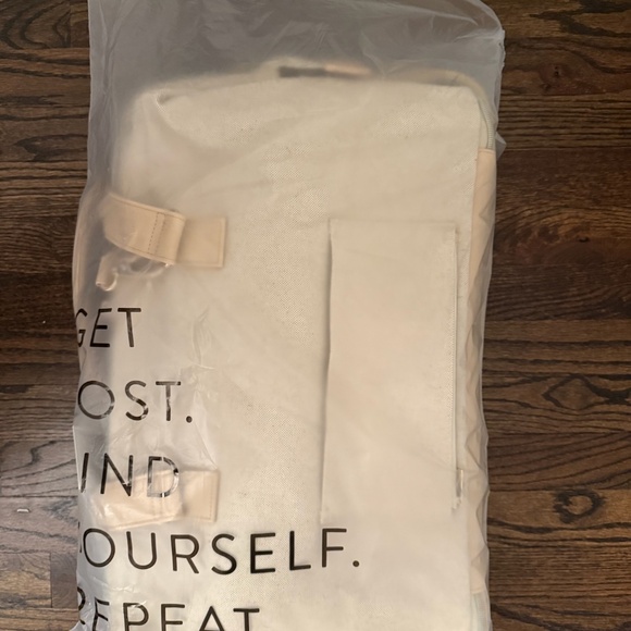 NWT BEIS Weekender Bag in Beige - Picture 5 of 12